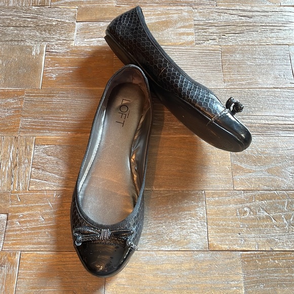 Ann Taylor Loft Snake Embossed Ballet Flats🖤 - Picture 1 of 14